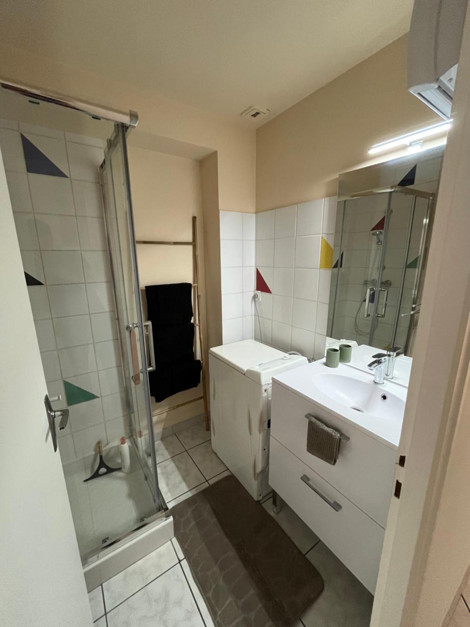 לנגרס Appartement Au Centre-Ville Avec Cour מראה חיצוני תמונה
